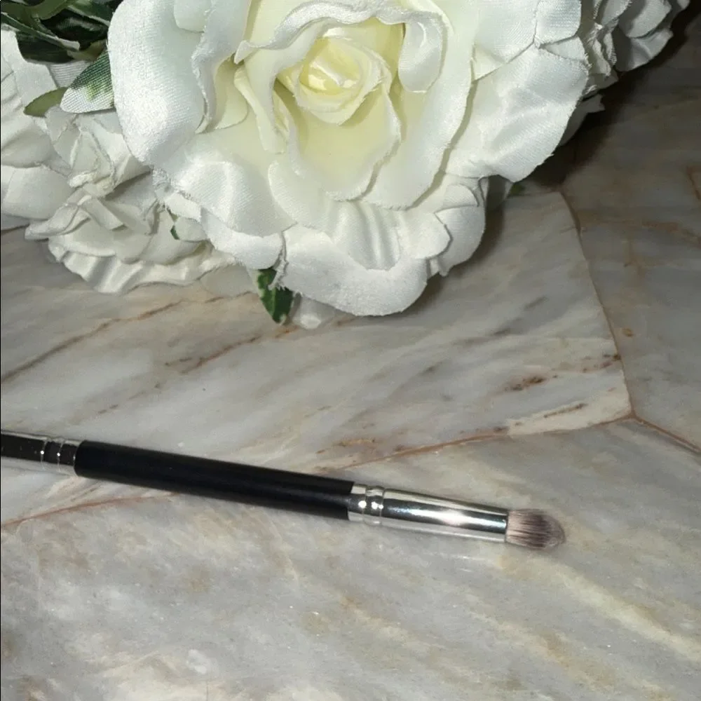 Dual-Ended Makeup Brush - Black
